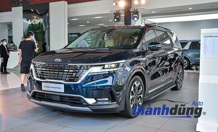 goc-truoc-kia-carnival-signature-may-dau