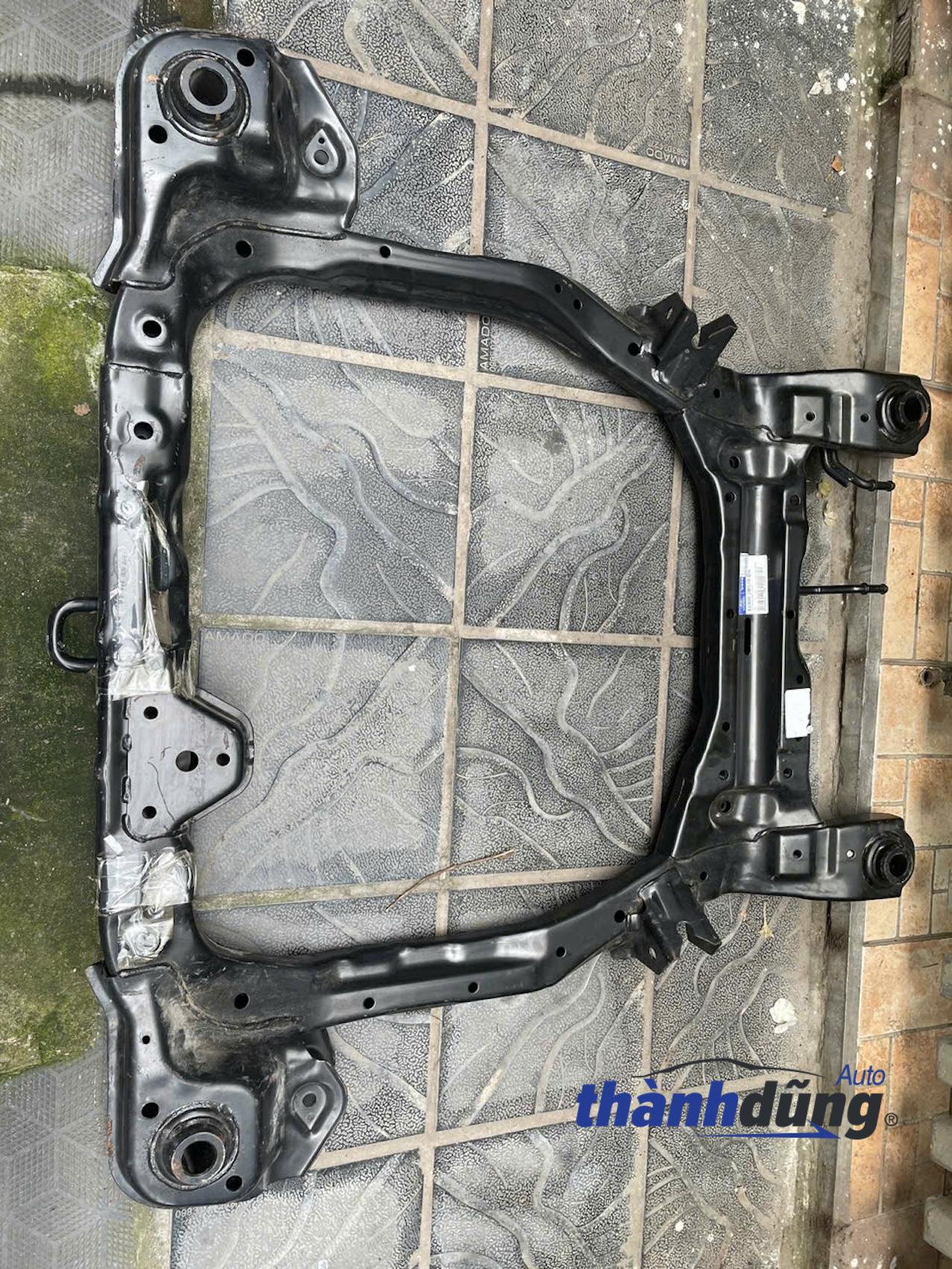 BỆ ĐỠ MÁY HYUNDAI SANTAFE 2006 | 624002B570