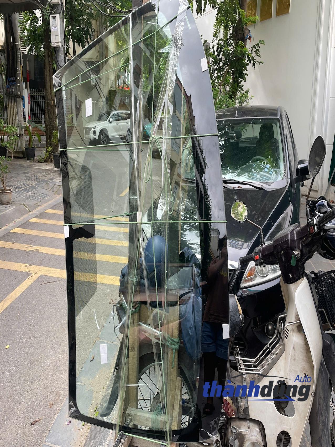 KÍNH CHẮN GIÓ NISSAN KICKS 2025 | 727005RW0B