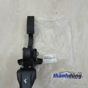BÀN ĐẠP CHÂN GA HYUNDAI SANTAFE 2012 | 327002B110