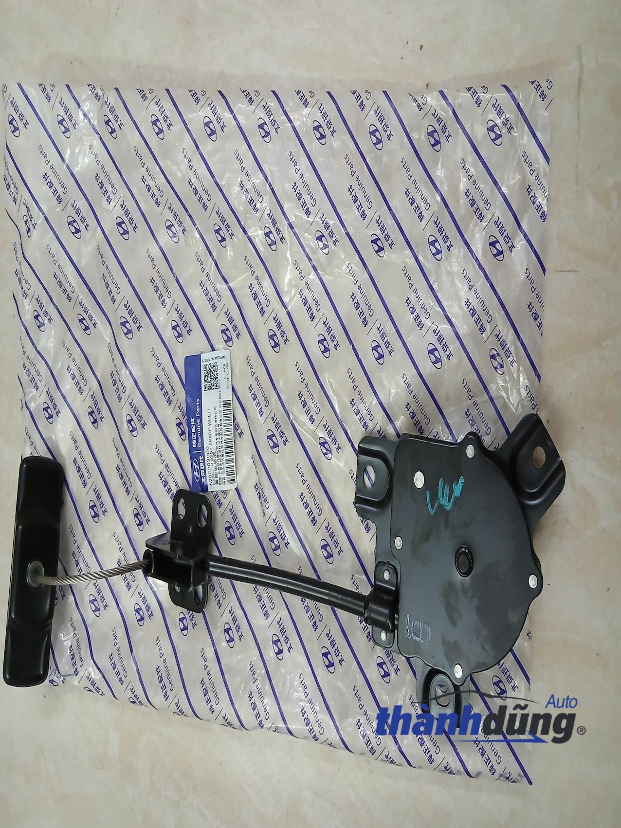 TREO LỐP DỰ PHÒNG HYUNDAI CUSTIN 2026 | 6280003000